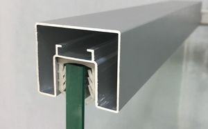 Поручень с пазом под уплотнитель квадратный 40х40 анодированный
